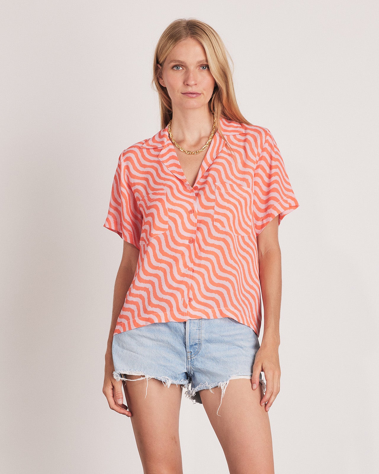 CAROL SHORT SLEEVE SHIRT IN CAMELLIA