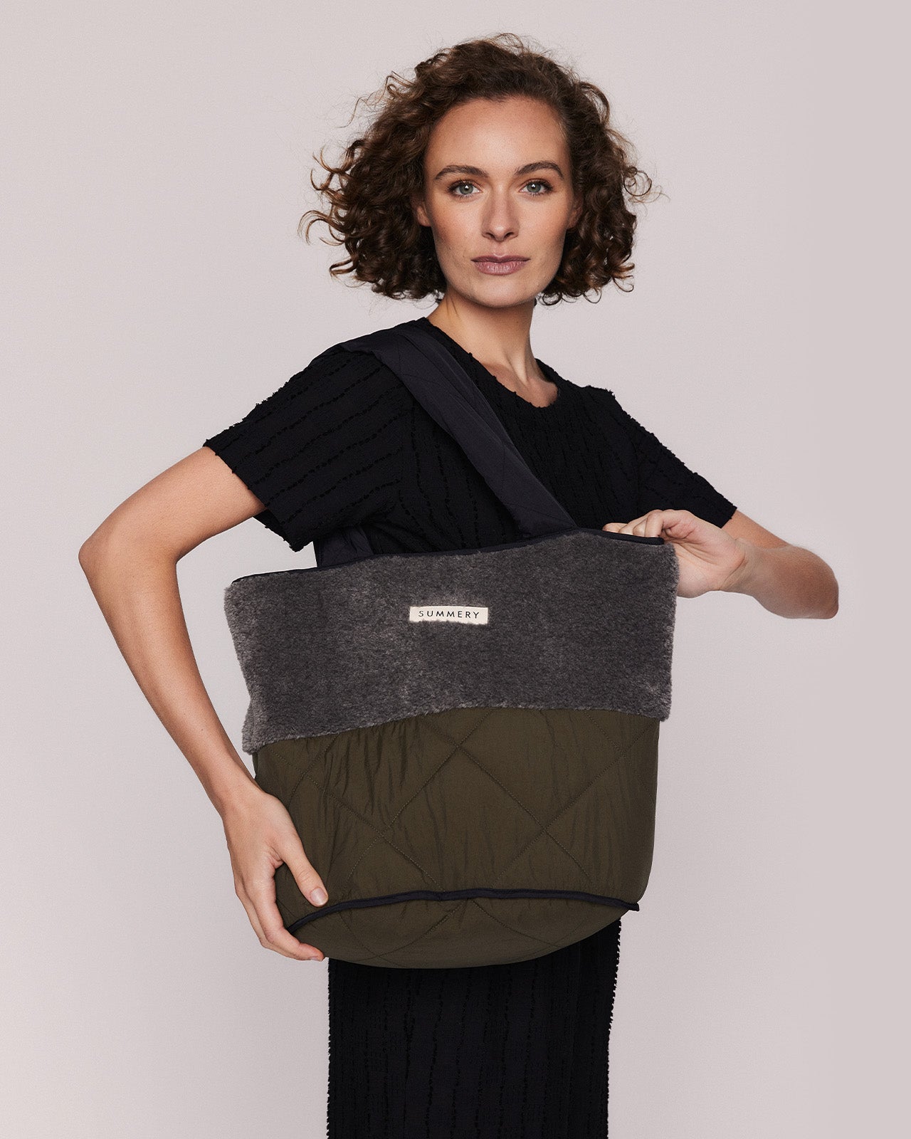 HARLOW QUILTED BUCKET TOTE IN KHAKI