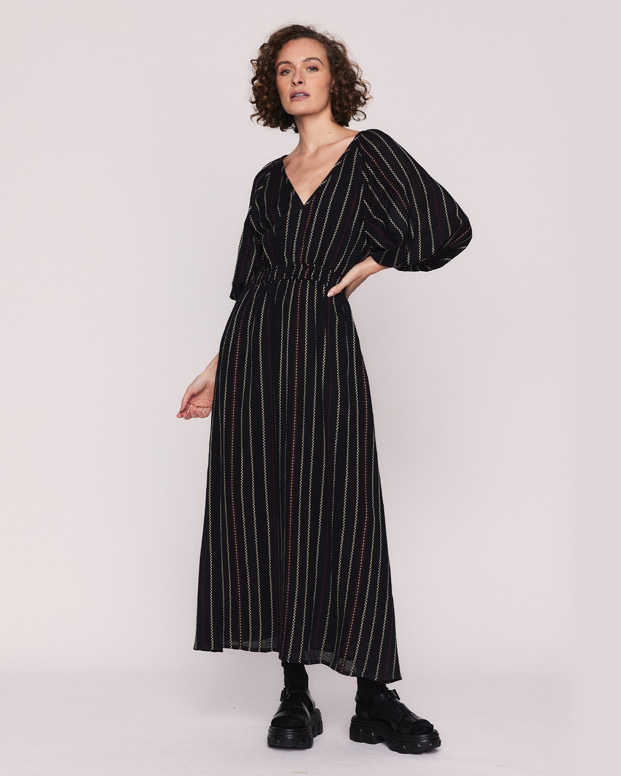MAELLE WAISTED MIDI IN BLACK