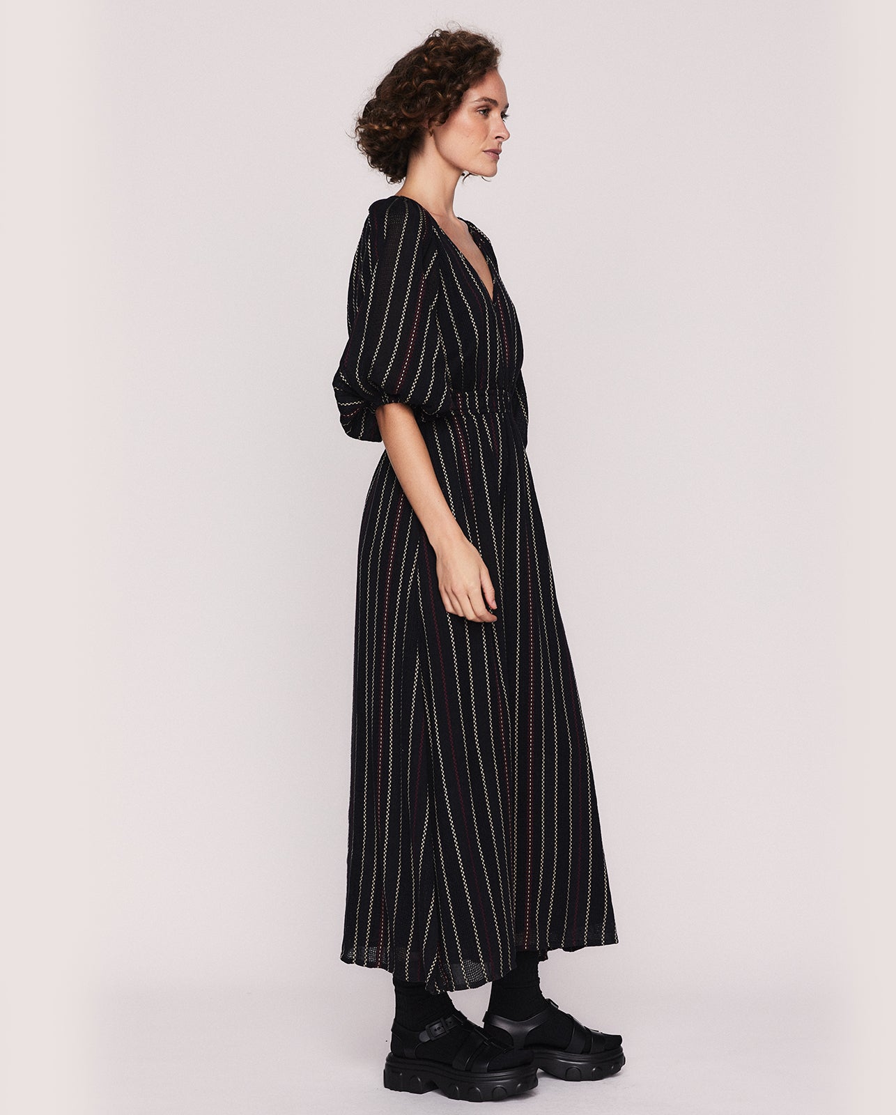 MAELLE WAISTED MIDI IN BLACK