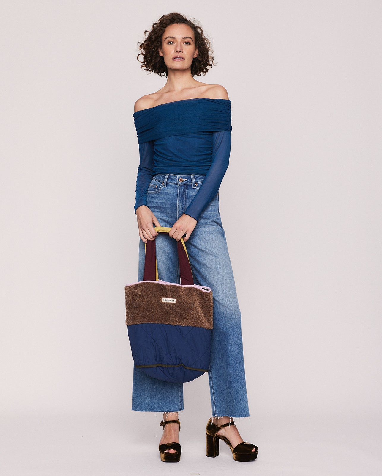 HARLOW QUILTED BUCKET TOTE IN BROWN