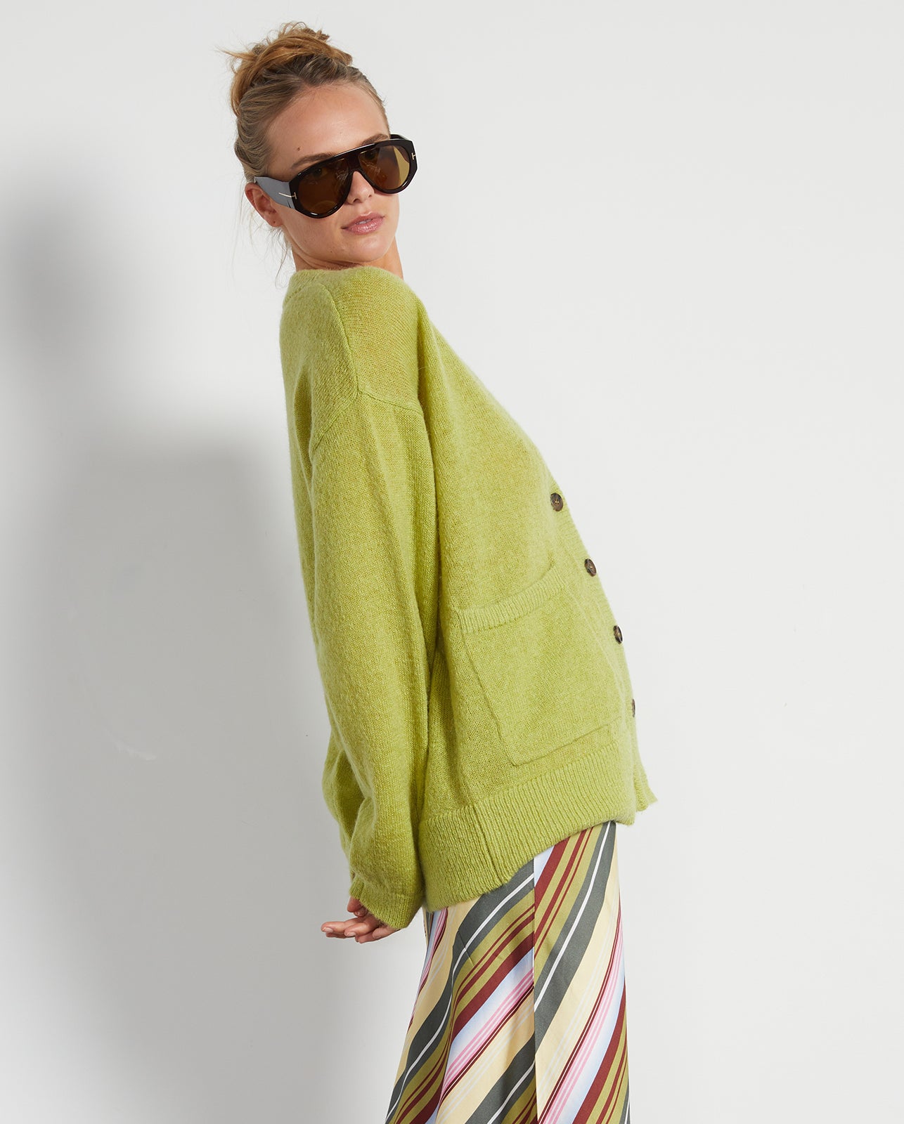 DORA V NECK CARDIGAN IN GREEN